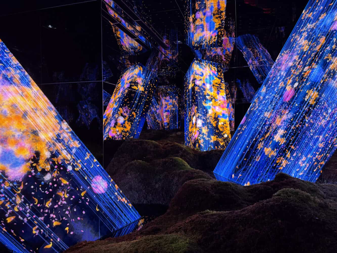 Megaliths room at TeamLab Biovortex Kyoto.