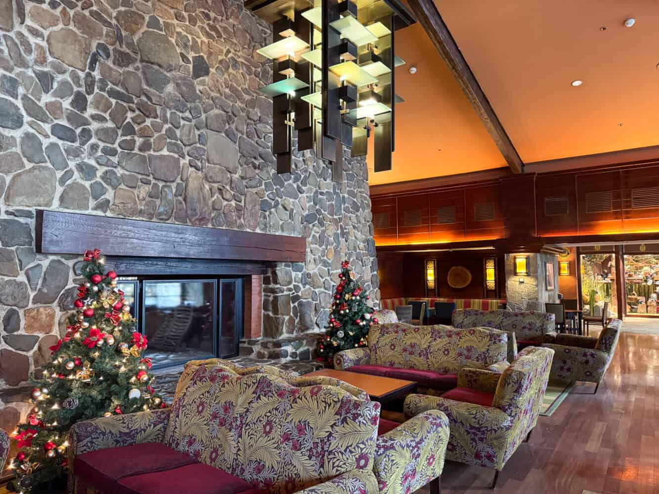 Redwood Bar at Sequoia Lodge in Disneyland Paris decorated for Christmas.