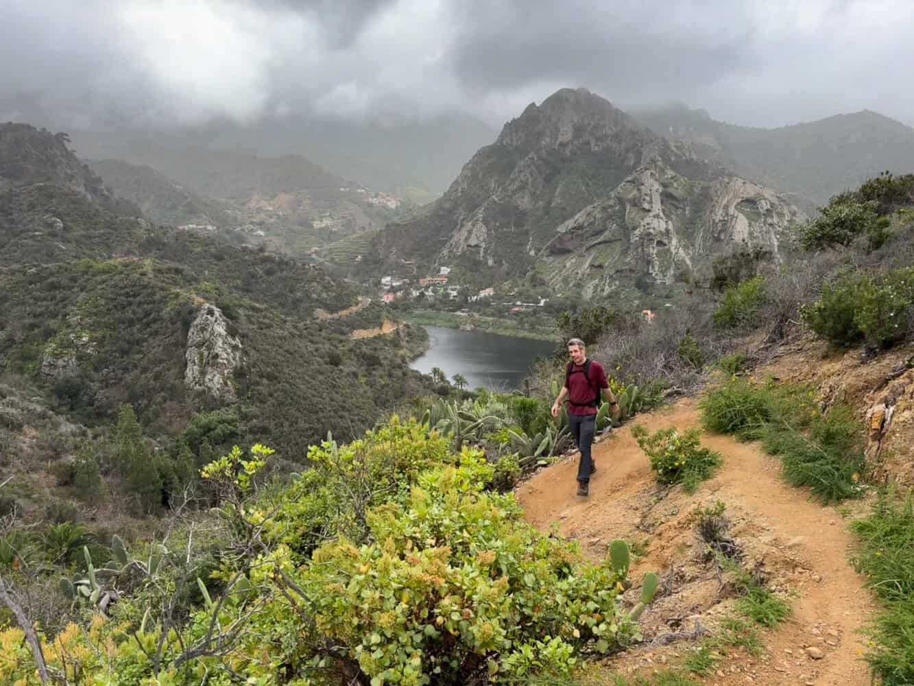 Walking down to Presa de la Encantadora near Vallehermoso on La Gomera. 