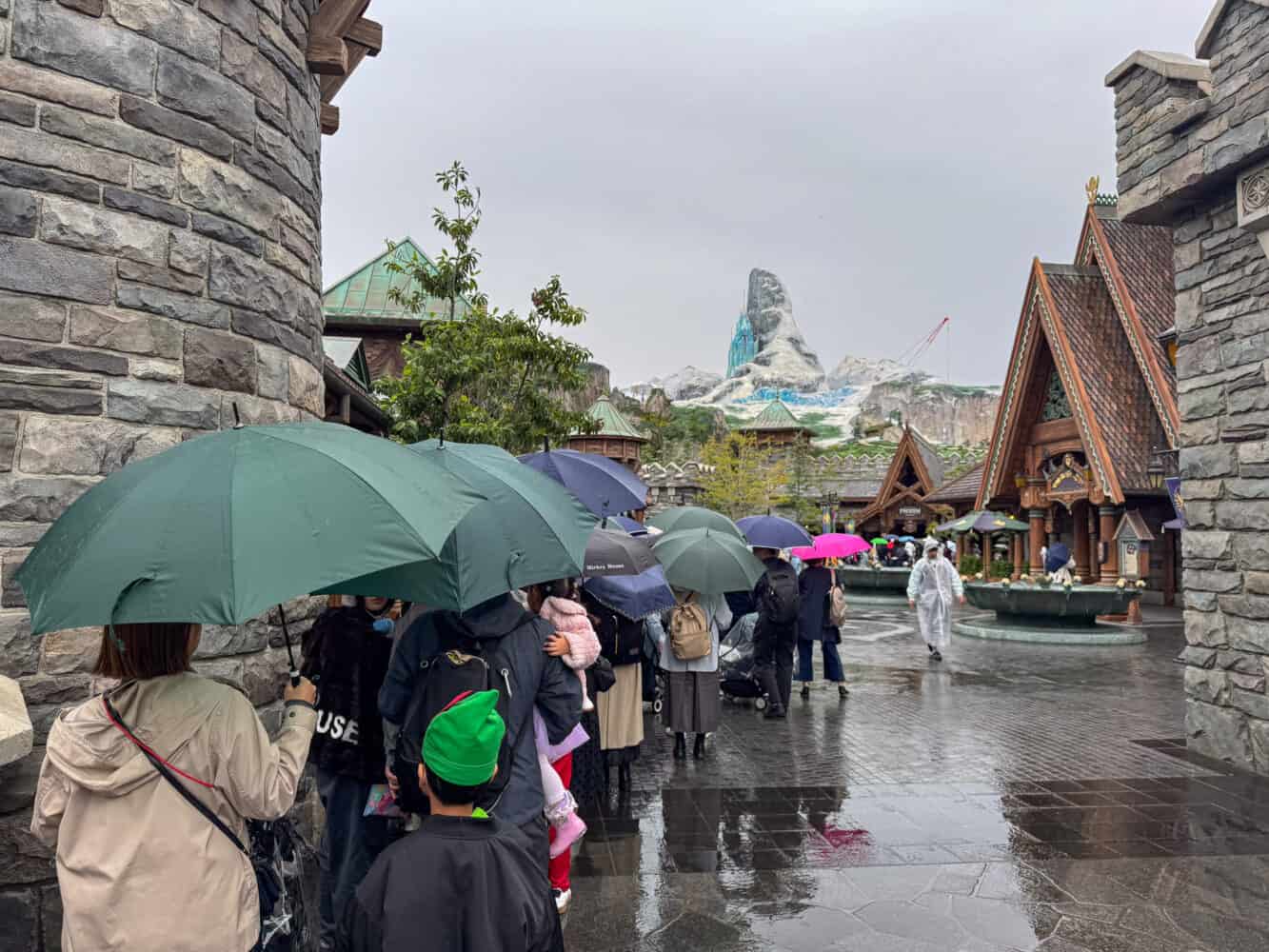 Line outside Frozen at Tokyo DisneySea. 